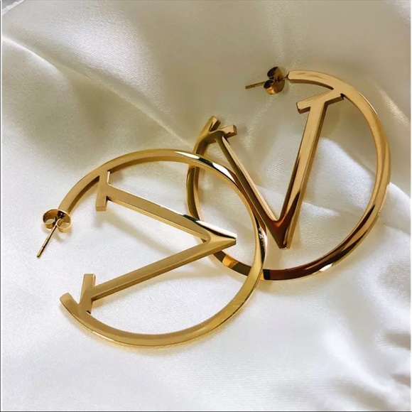 Stylish hoop earrings
